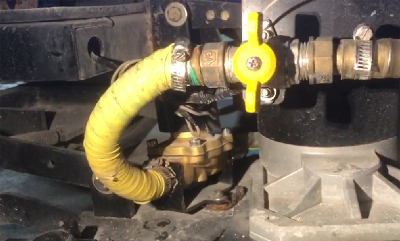 駕駛式洗地機(jī)更換電磁閥